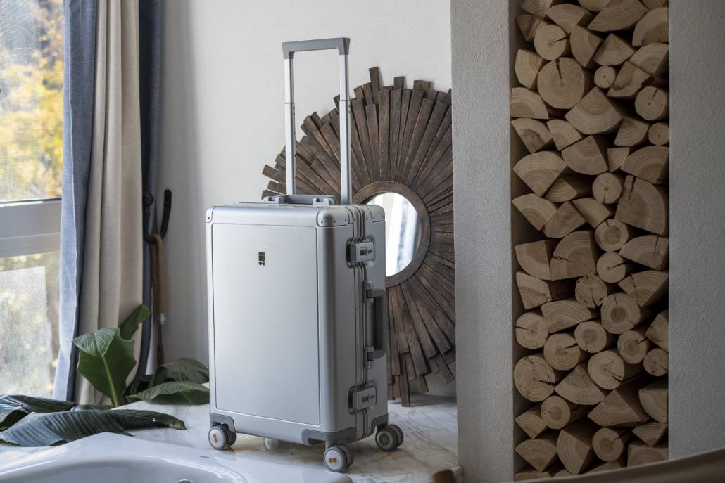 How To Clean And Maintain Your Luxurious Aluminum Carry On Luggage