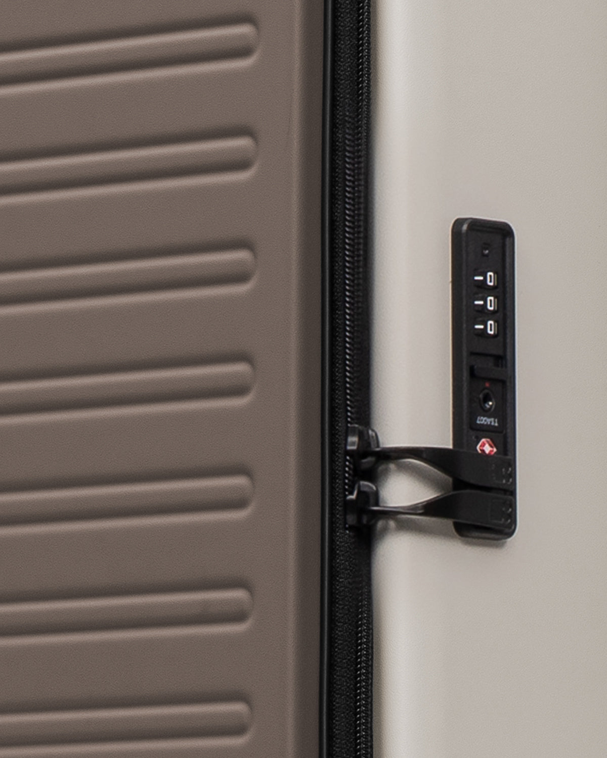 Adventure Checked 24" Brown-TSA Combination Lock Detail