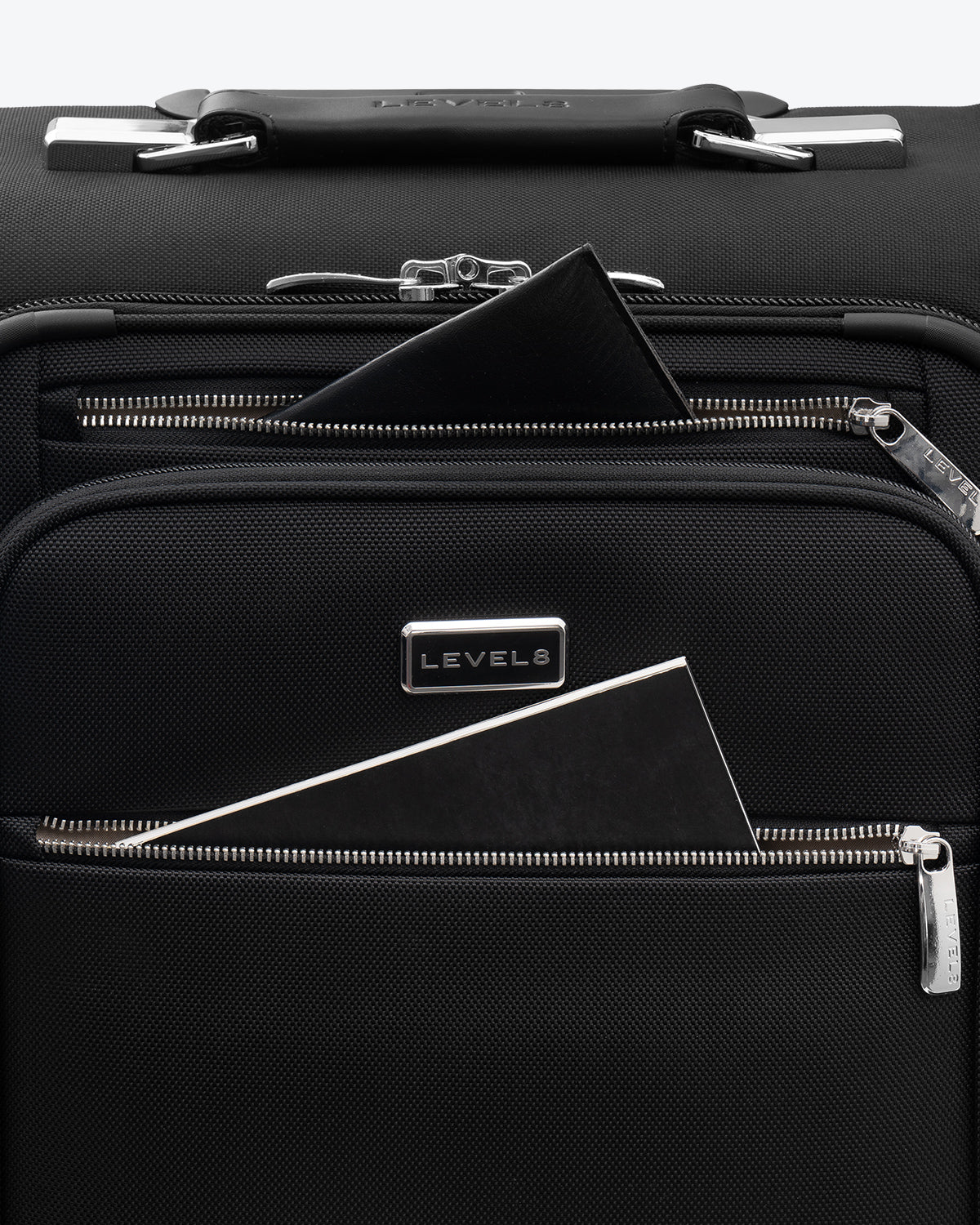 Capture expandable carry on - Front zippered pockets
