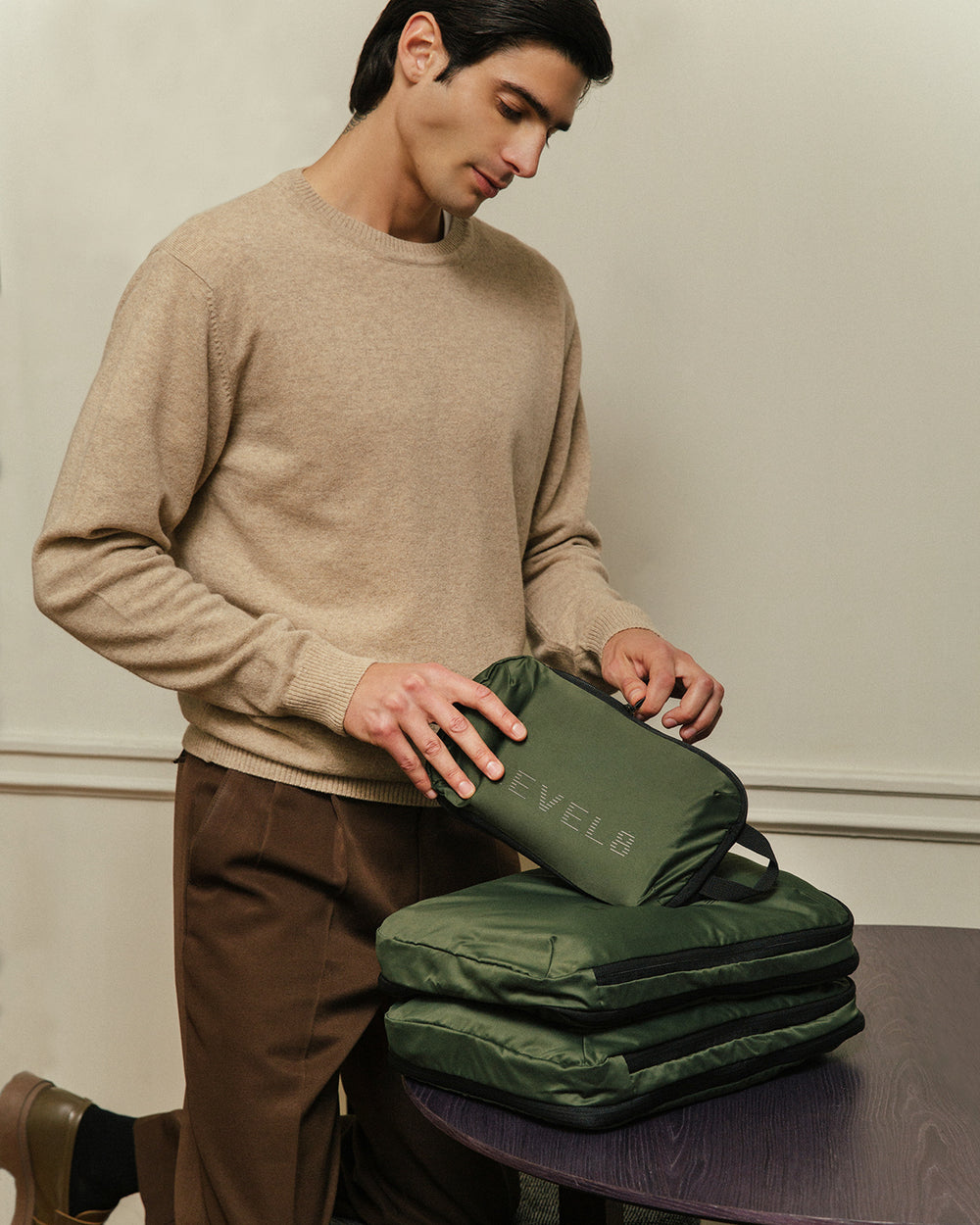 Voyageur Luggage & 6 Packing Cubes Combo